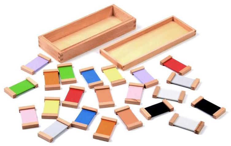 Hoeveelheden en wiskundige logica leren met de Montessori kleurentabletten