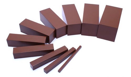 Zelfcorrectie op de Montessori Bruine Trap met het kleinste controleprisma