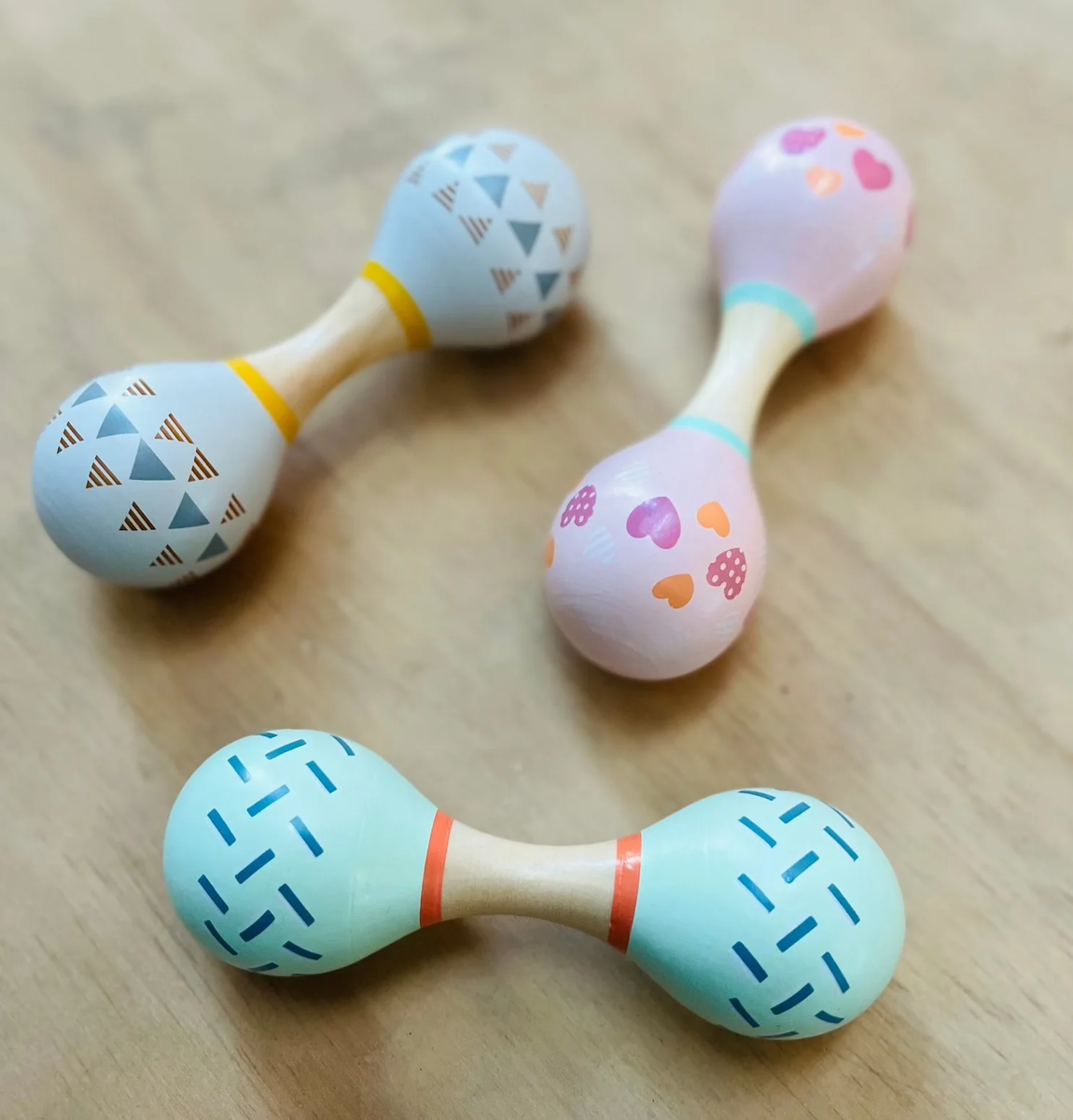 Dubbele houten Montessori maracas met contrasterende patronen ter stimulering van baby's aandacht